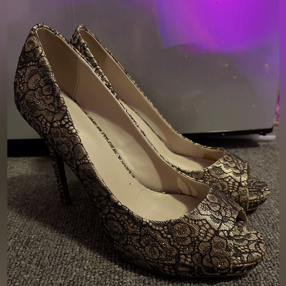 Gold Le Château shoes